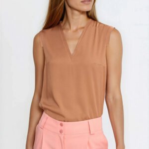 Bluzka bez rękawów z dekoltem V B213 Carmel - Nife